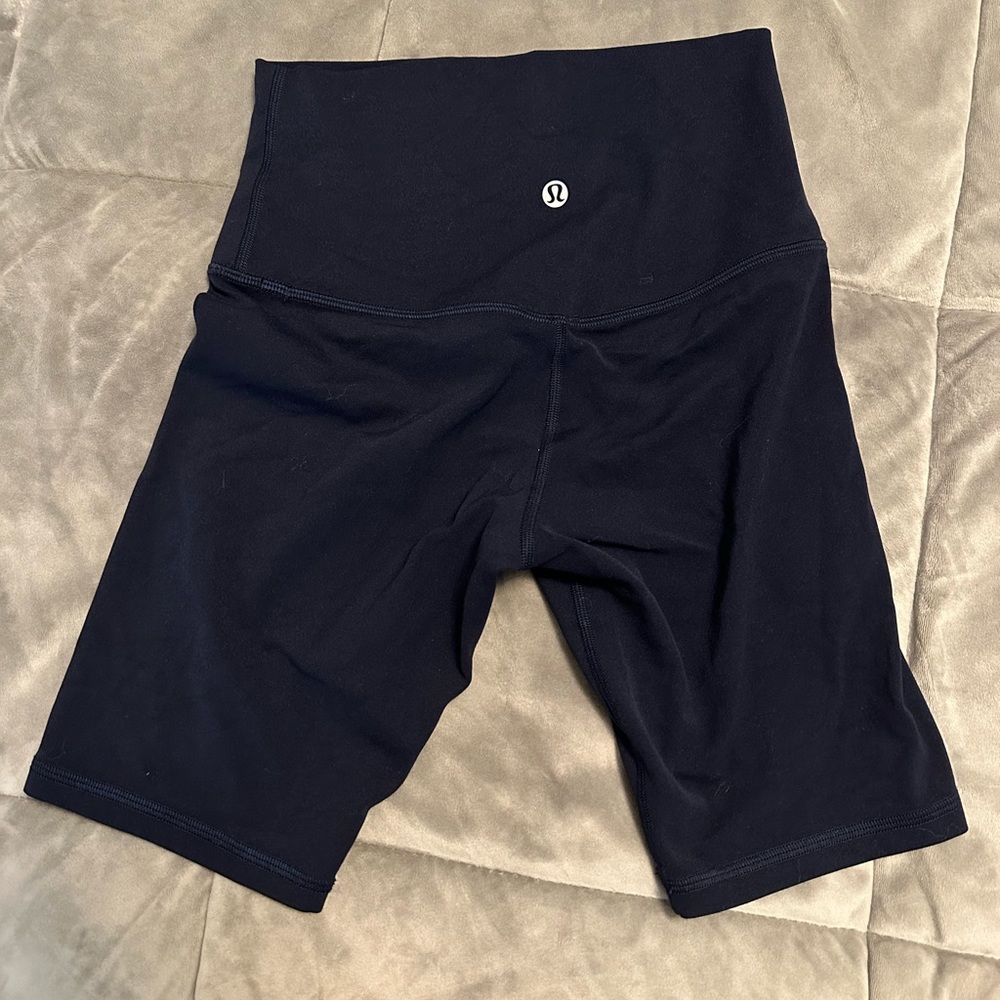 8” Lululemon Align shorts in navy size 4